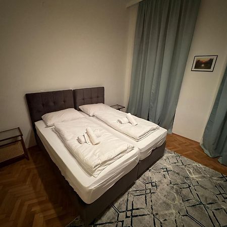 Centrally-Located Authentic Apartment Vienna Exterior photo